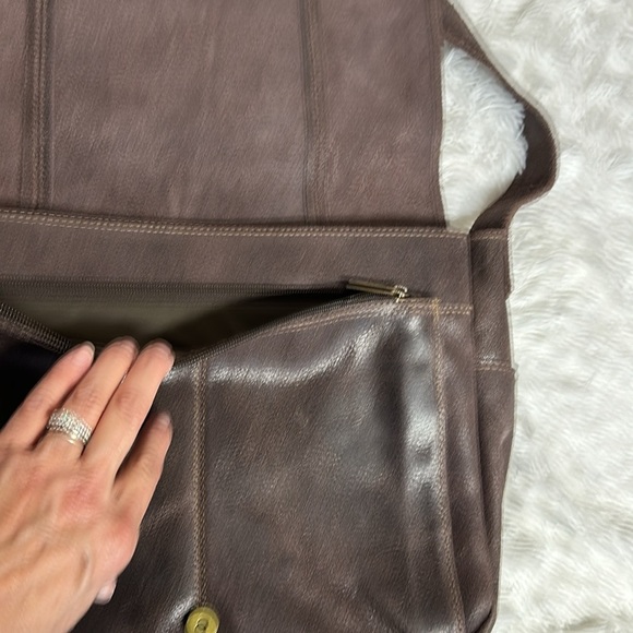 LeDonne Distressed Leather Messenger Bag - Picture 4 of 10